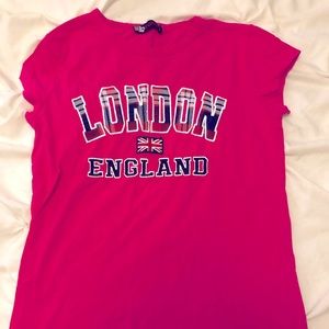 London T-shirt, EUC. Sz Lg, but fits small. $15